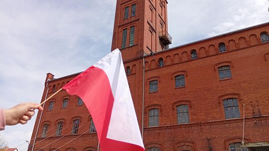 Majówka w Młynie Hilberta: Od PRL-owskich tablic po pasowanie na młynarza