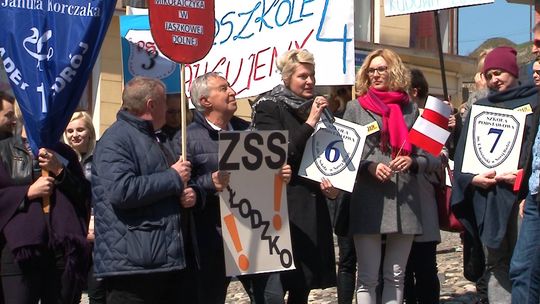 MANIFESTACJA NAUCZYCIELI Z POWIATU KŁODZKIEGO