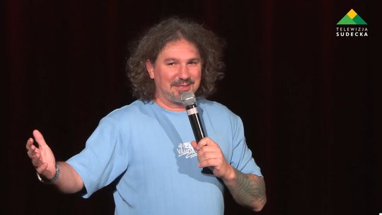 Mariusz Kałamaga Rozbawił Seniorów w Bielawie