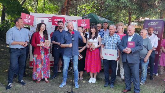 Parlamentarzyści z Lewicy na Międzynarodowym Cukierkowym Turnieju warcabowym w Bielawie