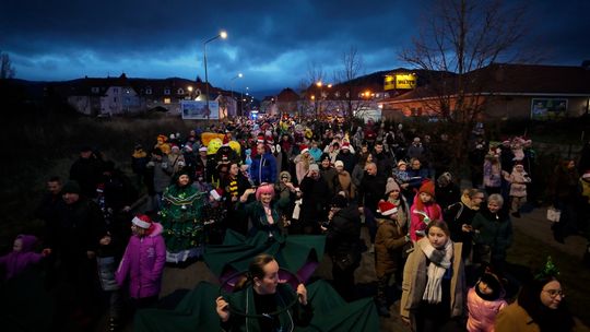 Mikołajkowa parada ulicami Pieszyc Mikołajkowa parada ulicami Pieszyc