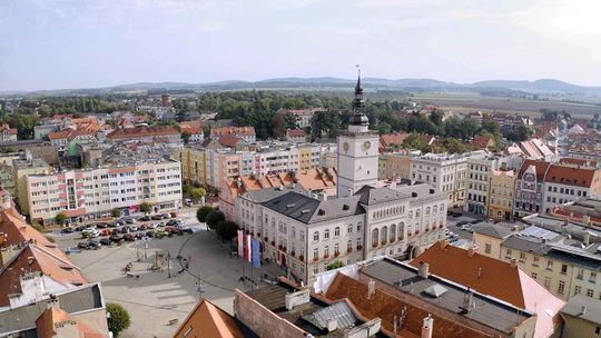 MILIONY NA DZIERŻONIOWSKI RYNEK