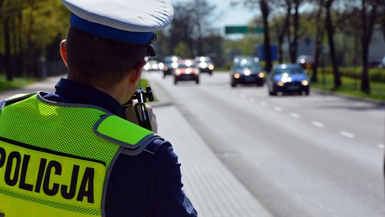 Mimo, iż nie posiadała prawa jazdy, pędziła o ponad 30 km/h więcej niż pozwalały przepisy