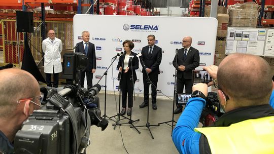 MINISTER MARLENA MALĄG Z WIZYTĄ W FIRMIE LIBRA W DZIERŻONIOWIE