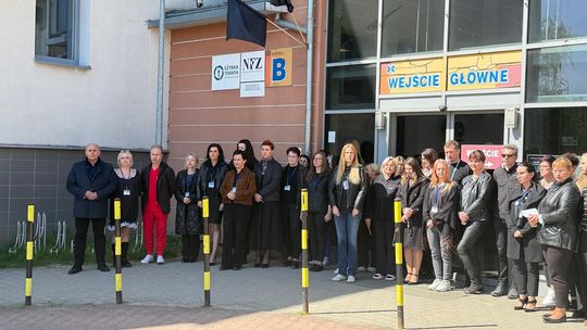 Minuta ciszy dla systemu ochrony zdrowia – dziś przed naszym Szpitalem