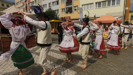 MIODOBRANIE I BUKOWIŃSKIE SPOTKANIA Z FOLKLOREM