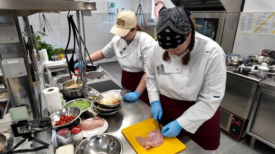 Młodzi Kucharze w Akcji!  I Regionalny Konkurs MASFROST CHEF w Ziębicach