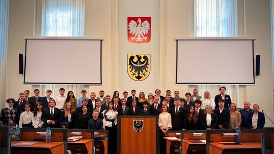 Młodzi mają głos. Dolnośląski Sejmik Młodzieży rozpoczyna nową kadencję