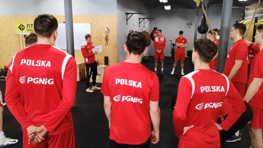 Młodzieżowa reprezentacja Polski w piłce ręcznej trenuje w Bielawie