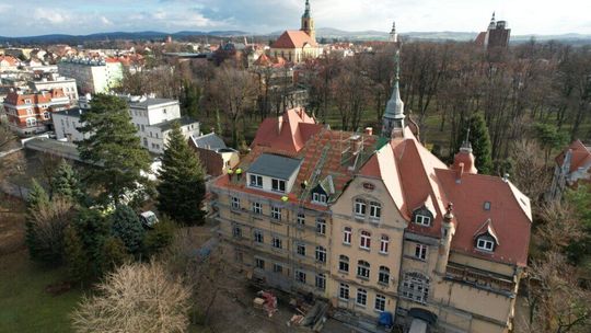 Modernizacja dachu w Zespole Szkół nr 1 w Dzierżoniowie Modernizacja dachu w Zespole Szkół nr 1 w Dzierżoniowie