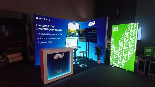 Multimedia na stoisku targowym – kiedy mają sens?