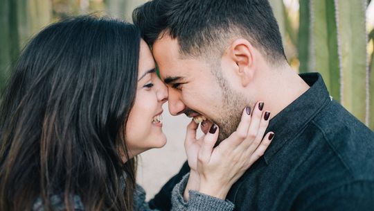 Myślisz, że podobasz się facetowi? Sprawdź, jakie są objawy zauroczenia! 