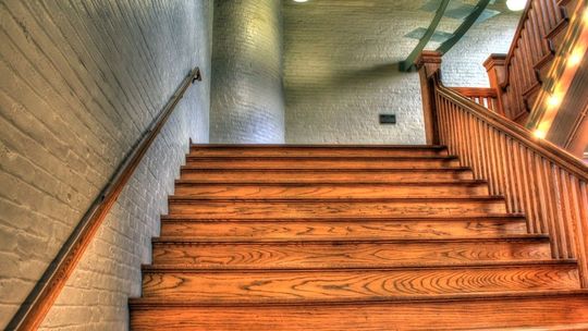 Na co zwrócić uwagę wybierając rodzaj schodów?