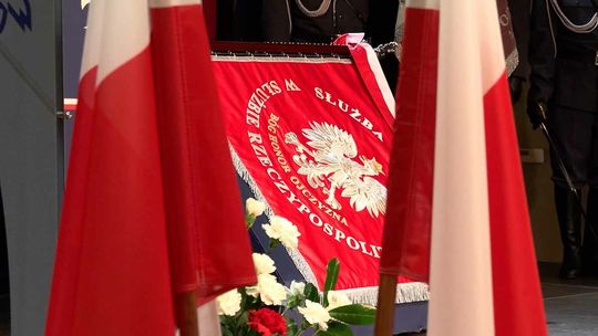 Nadanie sztandaru Aresztowi Śledczemu w Dzierżoniowie