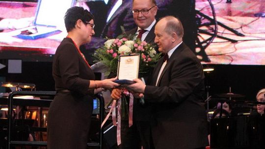 NAGRODZONA ZA WKŁAD W ROZWÓJ BANKÓW POLSKICH