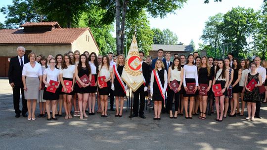 NAJLEPSI UCZNIOWIE NAGRODZENI