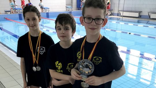 NAJMŁODSI PŁYWACY MKS 9 DZIERŻONIÓW ODNOSZĄ SUKCESY