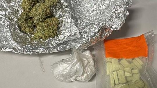 Narkotyki w rękach dzierżoniowskiej Policji – operacyjna praca kryminalnych i szybka reakcja patrolu