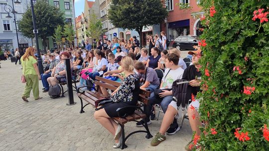 Narodowe czytanie w Dzierżoniowie: siła słów Kochanowskiego