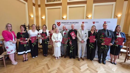 Nauczyciele z awansem zawodowym. Za nami XI sesja Rady Powiatu Kłodzkiego
