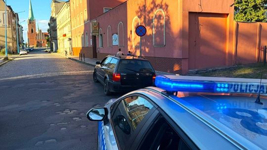 Nerwowe zachowanie zdradziło mężczyzn. Narkotyki i jazda „na zakazie” oraz dwie osoby zatrzymane