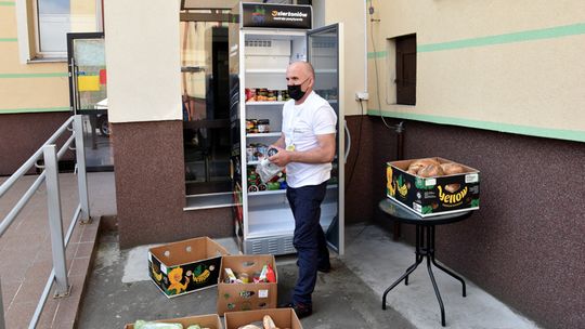 NIE WYRZUCAJ, PODZIEL SIĘ JEDZENIEM