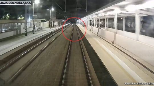 Niebezpieczna sytuacja na torach mogła mieć swój tragiczny finał
