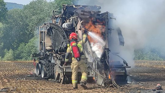 Niemcza. Pożar prasy i ścierniska