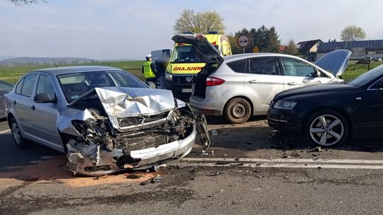 Niemcza.  Wypadek na "ósemce"