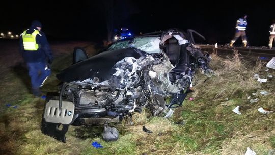 Niemcza, zderzenie BMW z ciężarówką na "ósemce" Niemcza, zderzenie BMW z ciężarówką na "ósemce"