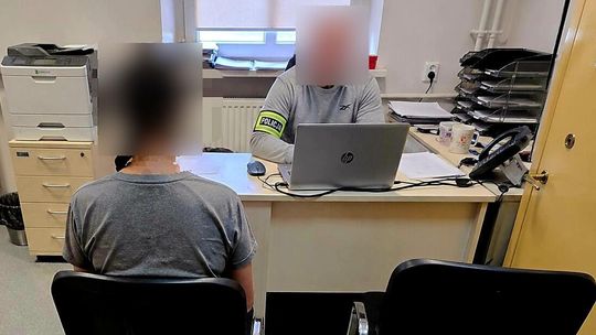 Nietrzeźwa matka wywracała się z 2,5-letnim dzieckiem