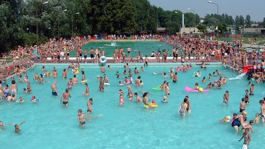 NIŻSZE CENY NA BASENIE W DZIERŻONIOWIE