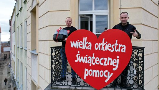 Nowa liczarka monet dla sztabu WOŚP Dzierżoniów od Powiatu Dzierżoniowskiego