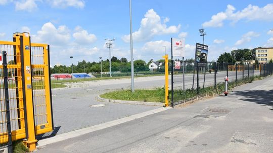 Nowa organizacja ruchu dla klientów i handlowców korzystających z targu miejskiego w Dzierżoniowie.