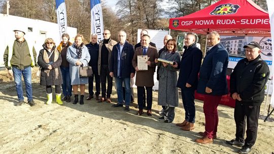 Nowa Ruda. Uroczystość podpisania aktu erekcyjnego