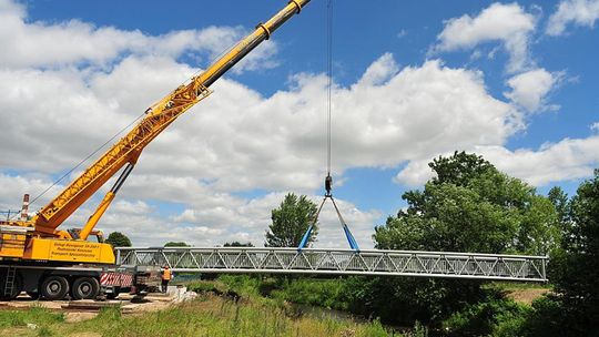 NOWE PRZEJŚCIE PRZEZ RZEKĘ NA KRASZOWICACH