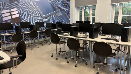 Nowoczesne pracownie informatyczne w Powiecie Dzierżoniowskim – relacja wideo