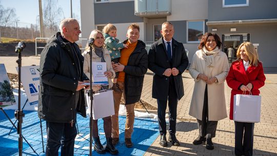 Nowoczesny budynek mieszkalny w Wałbrzychu oddany do użytku – 64 rodziny otrzymały klucze do nowych mieszkań