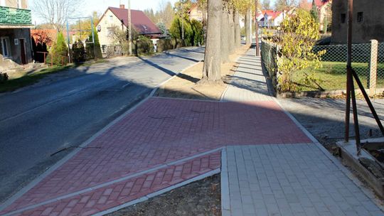 NOWY CHODNIK W OSTROSZOWICACH
