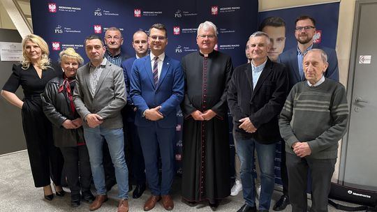 Nowy punkt kontaktu z mieszkańcami: Grzegorz Macko otworzył biuro poselskie w Bielawie