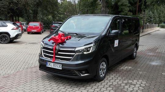 Nowy Samochód dla Domu Dziecka w Kłodzku od PCK