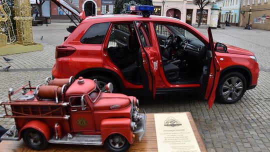 NOWY SAMOCHÓD DLA DZIERŻONIOWSKIEJ STRAŻY POŻARNEJ