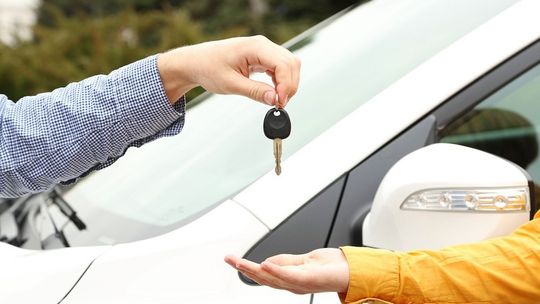 O co pytać w wypożyczalni samochodów?