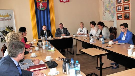 O WSPARCIU ORGANIZACJI POZARZĄDOWYCH