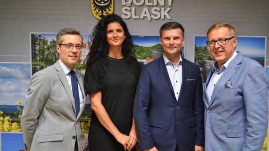 O ZAMKU KSIĄŻ W WIEDNIU