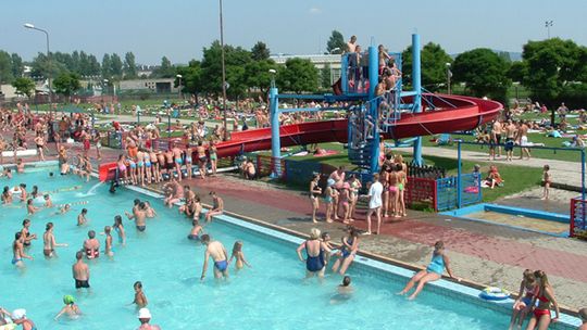 OD 19 CZERWCA ZAPRASZAMY NA BASEN DO DZIERŻONIOWA