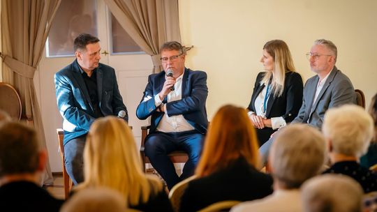 Ogólnopolska konferencja „Z godnością. Turystyka w miejscach pamięci” – pełna sala i ważne głosy ekspertów