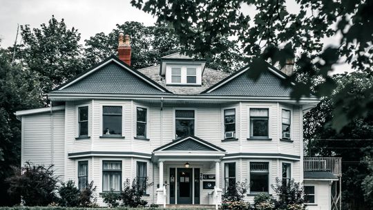 Ogrodzenia a prywatność – jakie rozwiązania wybrać?