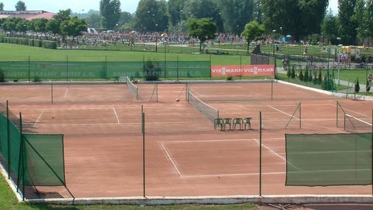 OŚRODEK SPORTU I REKREACJI w DZIERŻONIOWE ogłasza pisemny przetarg