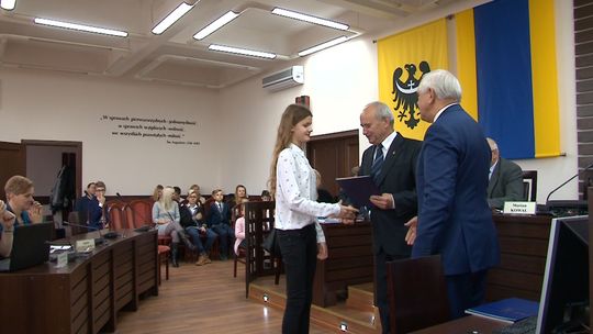 OSTATNIA W TYM ROKU SESJA RADY POWIATU DZIERŻONIOWSKIEGO